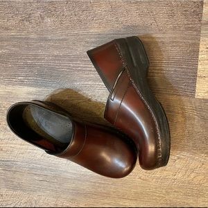 Dansko Burgandy